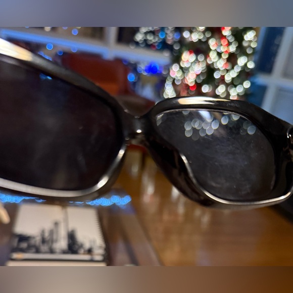 REDUCED Tory Burch Black Sunglasses - Picture 5 of 5